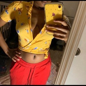 Yellow flower cris cross shirt